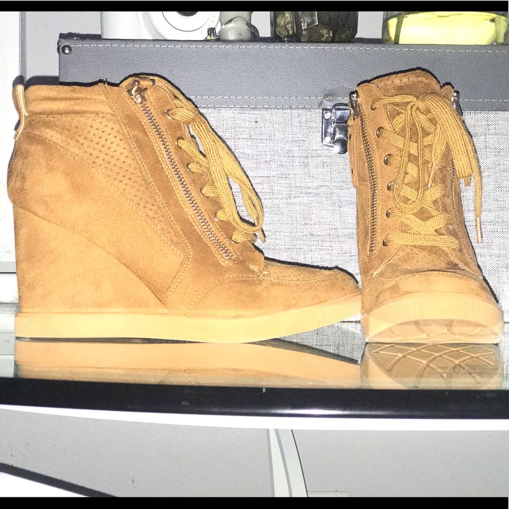 ShoeDazzle heel sneakers